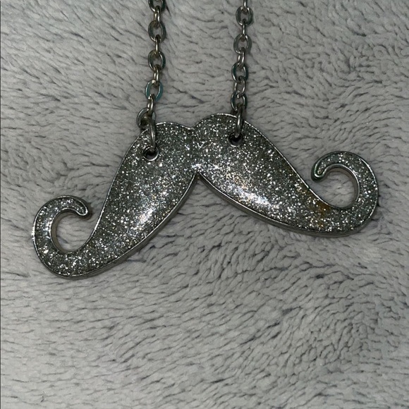 silver mustache necklace - Picture 2 of 4